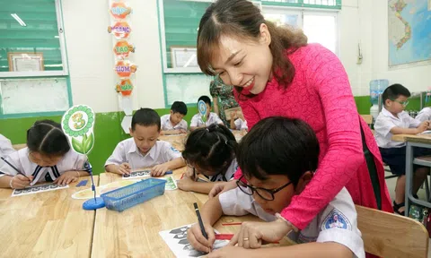 Từ năm học 2025-2026: Xác lập vị thế mới cho nhà giáo