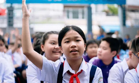 Sáng nay 25-8, học sinh TP.HCM háo hức tựu trường
