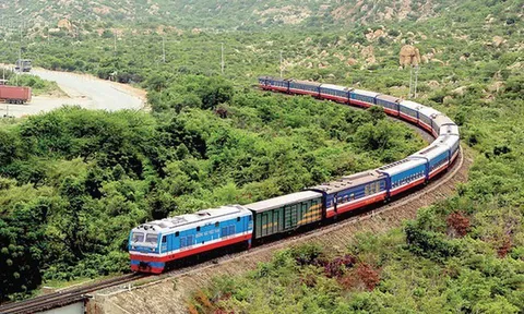 Chuyến tàu đi chưa tới 300km, giá vé từ 800.000đ, du khách nhận xét: "Tàu Việt Nam sạch nhất tôi từng đi"