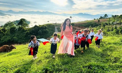 Lễ khai giảng trong trẻo ở điểm trường Tăk Pổ nơi rẻo cao bồng bềnh mây trắng
