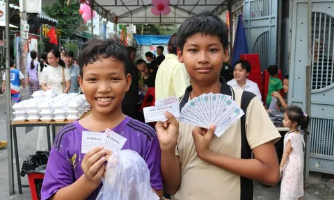 Lễ khai giảng buổi tối của lớp học đặc biệt