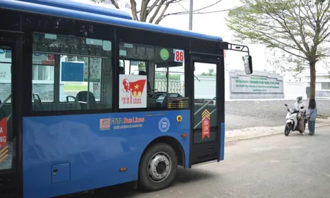Khôi phục tuyến xe buýt 86 sau gần 3 năm: Sinh viên 'vui vẻ' tiết kiệm vài chục ngàn đồng