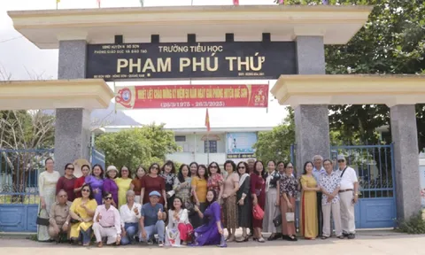 Những mùa tựu trường thương nhớ - Kỳ cuối: Cô giáo gieo mùa thương nhớ cho cậu trò nghèo