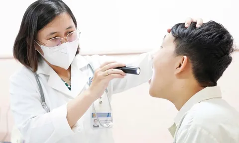 Bệnh hô hấp, tiêu hóa 'rình rập' học sinh đầu năm học mới