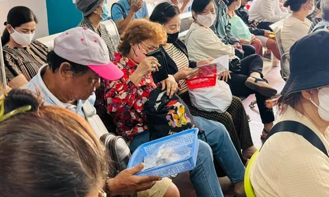 Người cao tuổi tại TP.HCM được thăm khám sức khỏe định kỳ miễn phí ra sao?