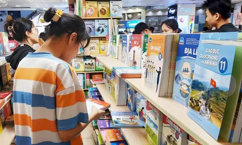 Làm một bộ sách giáo khoa thống nhất toàn quốc: Hiện đại, sáng tạo, kết nối công nghệ