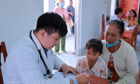 Bác sĩ trẻ lan tỏa tình thương