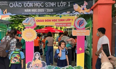 Tiền trường: Miễn 'cửa trước', thu 'cửa sau'