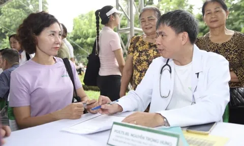 Thứ trưởng Bộ Y tế: ‘Bệnh từ miệng mà vào’, cần phòng bệnh từ bữa ăn hằng ngày