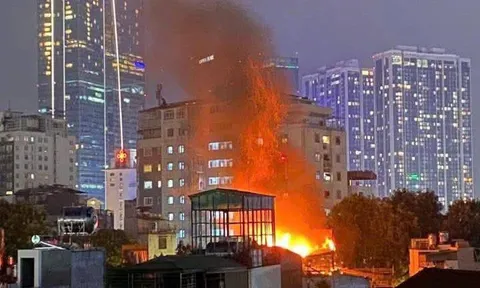 Bắt người đàn ông hai lần đốt rác trên sân thượng, gây cháy lan sang nhà hàng xóm