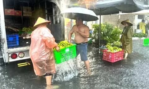 Mưa lớn gây ngập nhiều nơi ở Nha Trang