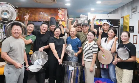 Đến Vietnam Phở Festival ăn phở Thìn, phở Khỏe và xem bà bán phở rang thảo mộc thơm lừng