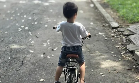 Làm thế nào cho con tuổi thơ hạnh phúc? - Kỳ 5: 'Dụ' con ra khỏi phòng
