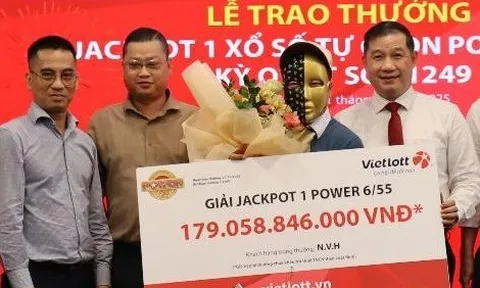 Thầy giáo ở Đà Nẵng trúng vé số độc đắc của Vietlott hơn 179 tỉ đồng