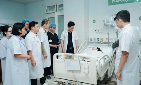 Chi tiết hành động của các nữ điều dưỡng giành bệnh nhi từ tay kẻ cầm dao truy sát