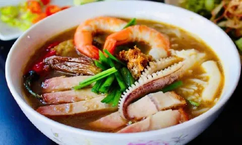 Bún mắm, bún chả, bánh tằm bì bỗng nhiên đông khách bởi xu hướng 'ăn theo...'