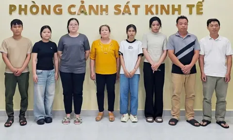 Đường dây sản xuất gần 20.000 chai nước hoa giả thương hiệu nổi tiếng