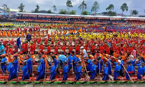 Tạm dừng tàu ghe qua lại sông Maspéro để phục vụ giải đua ghe Ngo