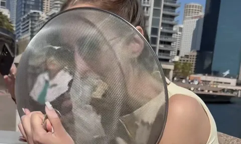 Khách Tây làm 1 việc "khó hiểu" trên đường phố Úc: Nguyên nhân đến từ thứ không ai ngờ tới