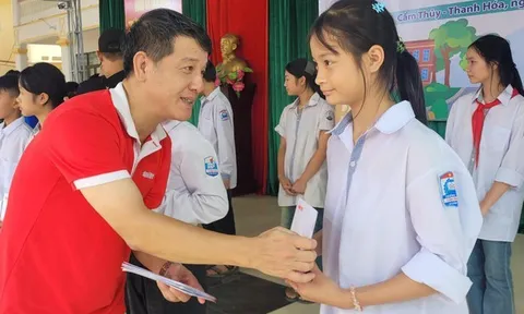 'Tiếp sức đến trường' và hạt giống hiếu học được lớn lên trong môi trường của tình người