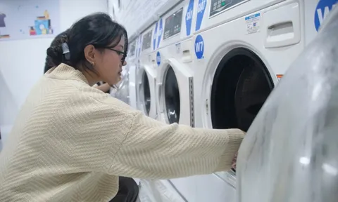 Cựu sinh viên góp tiền tỉ xây trạm giặt sấy tặng đàn em ở ký túc xá