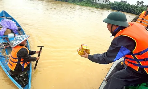 Khánh Hòa hỗ trợ 7 tỉ đồng để 4 tỉnh, thành miền Trung khắc phục hậu quả lũ lụt