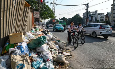 Tuyến đường nối 3 trục vành đai ngổn ngang sau 9 năm mở rộng, dân ngột ngạt vì bụi và rác