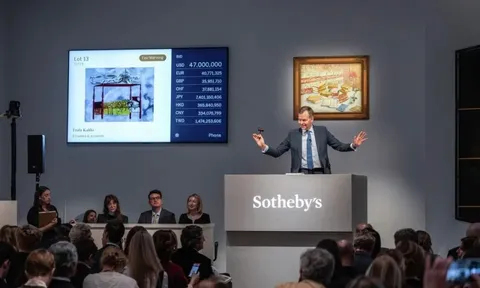 Một nữ họa sĩ vừa lập kỷ lục đấu giá tranh với 54,7 triệu USD