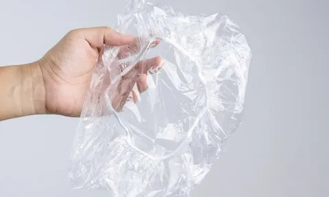 Tác dụng bất ngờ của mũ tắm miễn phí trong khách sạn