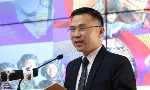 Trải nghiệm loa phường, đám cưới tập thể ở hồ Gươm để cảm nhận ‘Việt Nam hạnh phúc’