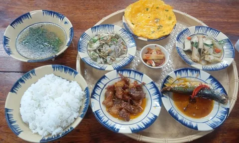Mâm cơm 50.000 đồng 6 món: Ở Huế bảo thế là thường