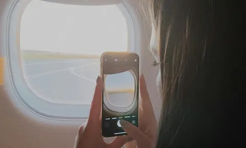 Tại sao cửa sổ máy bay bo tròn?