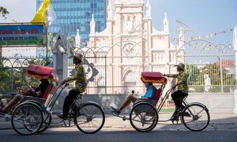 Đà Nẵng mở lớp dạy tiếng Hàn cho tài xế xích lô