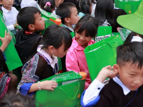 Nestlé MILO trao tặng máy tính cho các trường tiểu học vùng cao