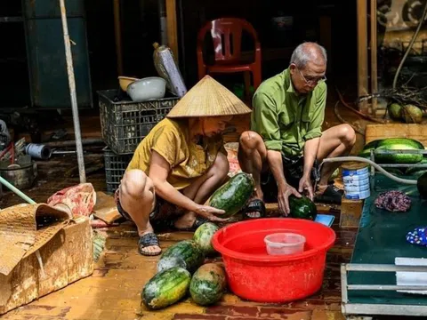 Nguy cơ dịch bệnh bùng phát sau mưa lũ