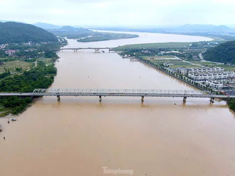 Thuê thợ lặn kiểm tra trụ cầu Bến Thủy 1 - có kết cấu tương đồng với cầu Phong Châu