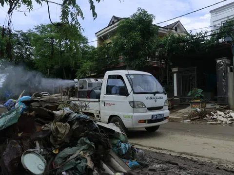 Y tế Yên Bái đi từng nhà, vào từng thôn phun khử khuẩn phòng chống dịch bệnh sau bão lũ