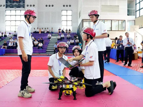 Sinh viên thi nghiên cứu, thiết kế thiết bị bay không người lái