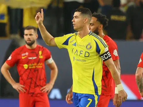 Ronaldo hoãn gia hạn hợp đồng, tìm cách rời khỏi Al Nassr