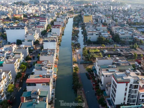 Vì sao ở Hạ Long cứ triều cường là nước ngập đến tận cửa nhà?