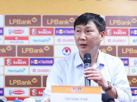 HLV Kim Sang-sik: Tôi muốn được người hâm mộ Việt Nam mến mộ như tiền bối Park Hang-seo