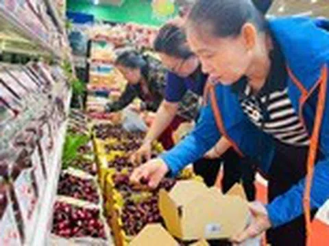 Cherry đổ bộ siêu thị Tết, rẻ chưa từng có