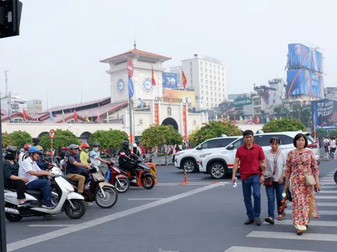 Hình ảnh giao thông khác lạ ở TPHCM ngày cuối tuần