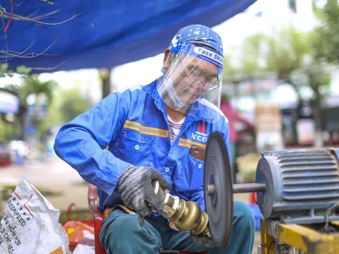 Tò mò nghề đánh bóng 'báu vật' mỗi năm một lần