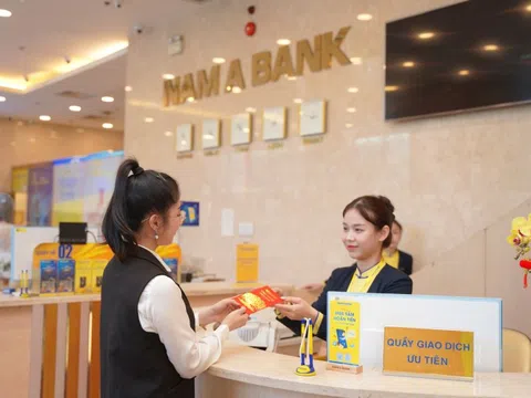 Nam A Bank lì xì khách hàng đầu xuân 2025