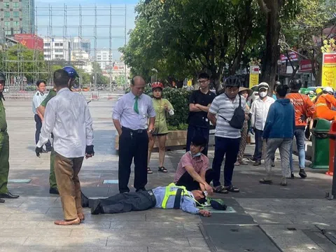 Chú bảo vệ bị đánh ở phố đi bộ Nguyễn Huệ phải khâu vết thương đầu và tay