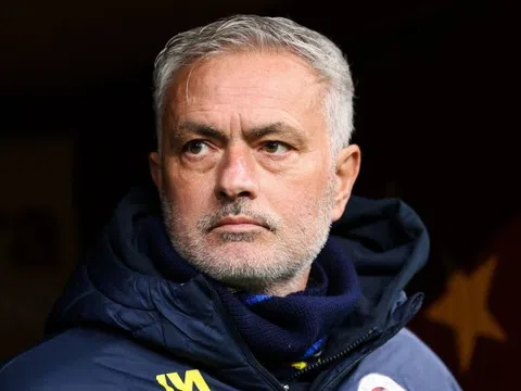 Cuộc sống tại Thổ Nhĩ Kỳ và sự hỗn loạn quen thuộc được tạo ra bởi Jose Mourinho