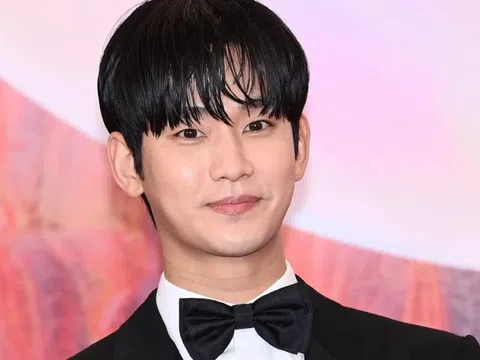 Kim Soo Hyun sụp đổ