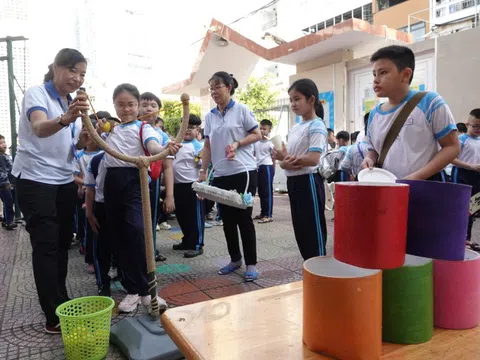 TPHCM soạn giải pháp chống 'chạy' hộ khẩu, học trái tuyến