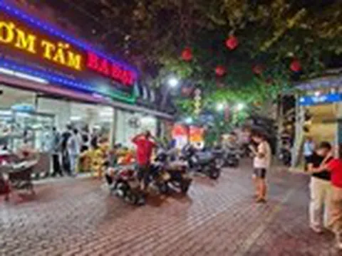 Nhiều hàng quán ở TP.HCM ăn nên làm ra nhờ metro